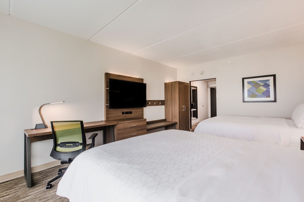 In-room safe, desk, laptop workspace, iron/ironing board