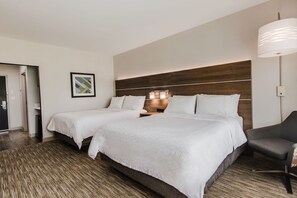 In-room safe, desk, laptop workspace, iron/ironing board - Holiday Inn Express & Suites Welland by IHG (Welland)
