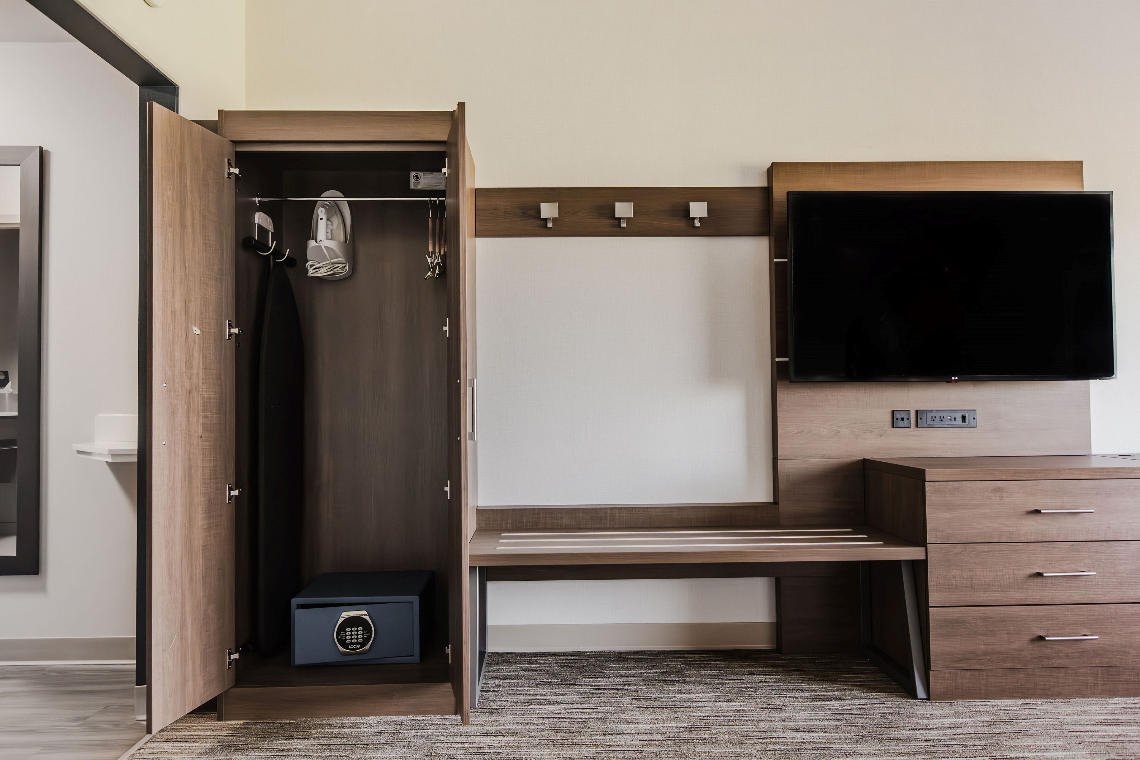 1 bedroom, in-room safe, desk, laptop workspace