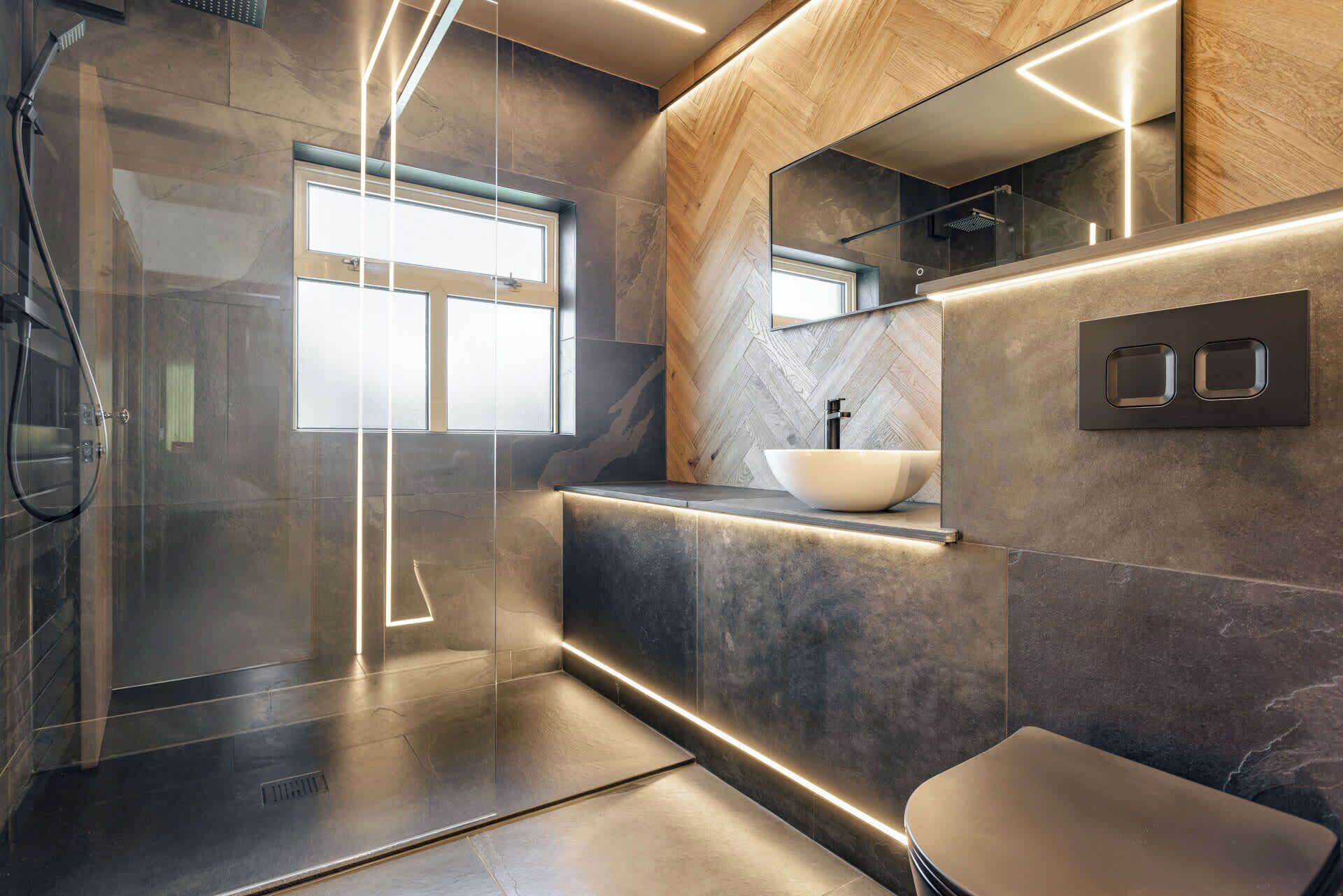 Bathtub, towels