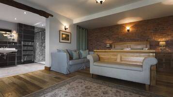 9 bedrooms, desk, iron/ironing board, WiFi
