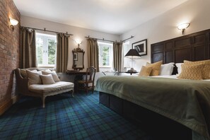 9 dormitoris, escriptori, planxa i posts de planxar i wifi 