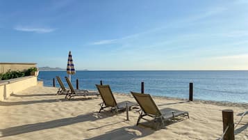 På stranden