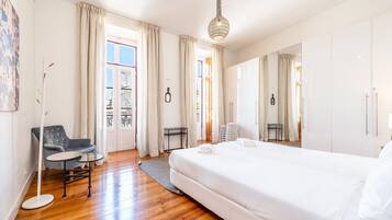 3 soveværelser, skrivebord, strygejern/strygebræt, internetforbindelse