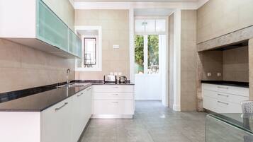 Køleskab, mikrobølgeovn, ovn, opvaskemaskine