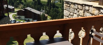 BELLE PLAGNE 2 rooms, sleeps 5-6, ski-in/ski-out + covered parking included