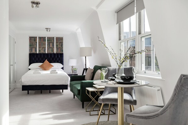 In-room safe, iron/ironing board, WiFi, bed sheets