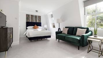 In-room safe, iron/ironing board, WiFi, bed sheets