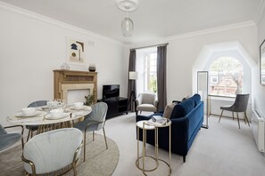 TV - The Knightsbridge Suite next to Sloane Square (London)