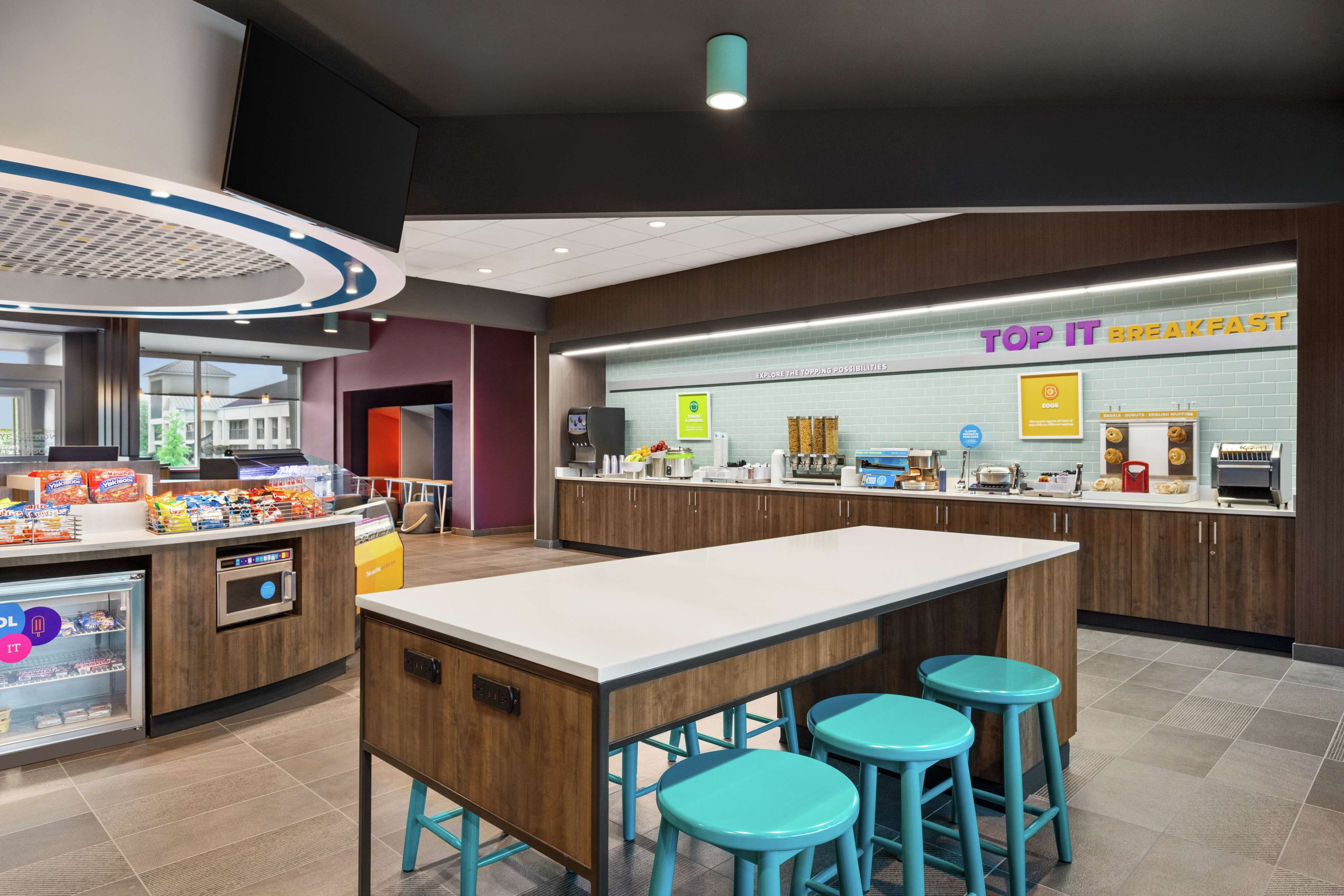 free buffet breakfast