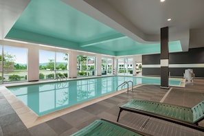 Una piscina cubierta