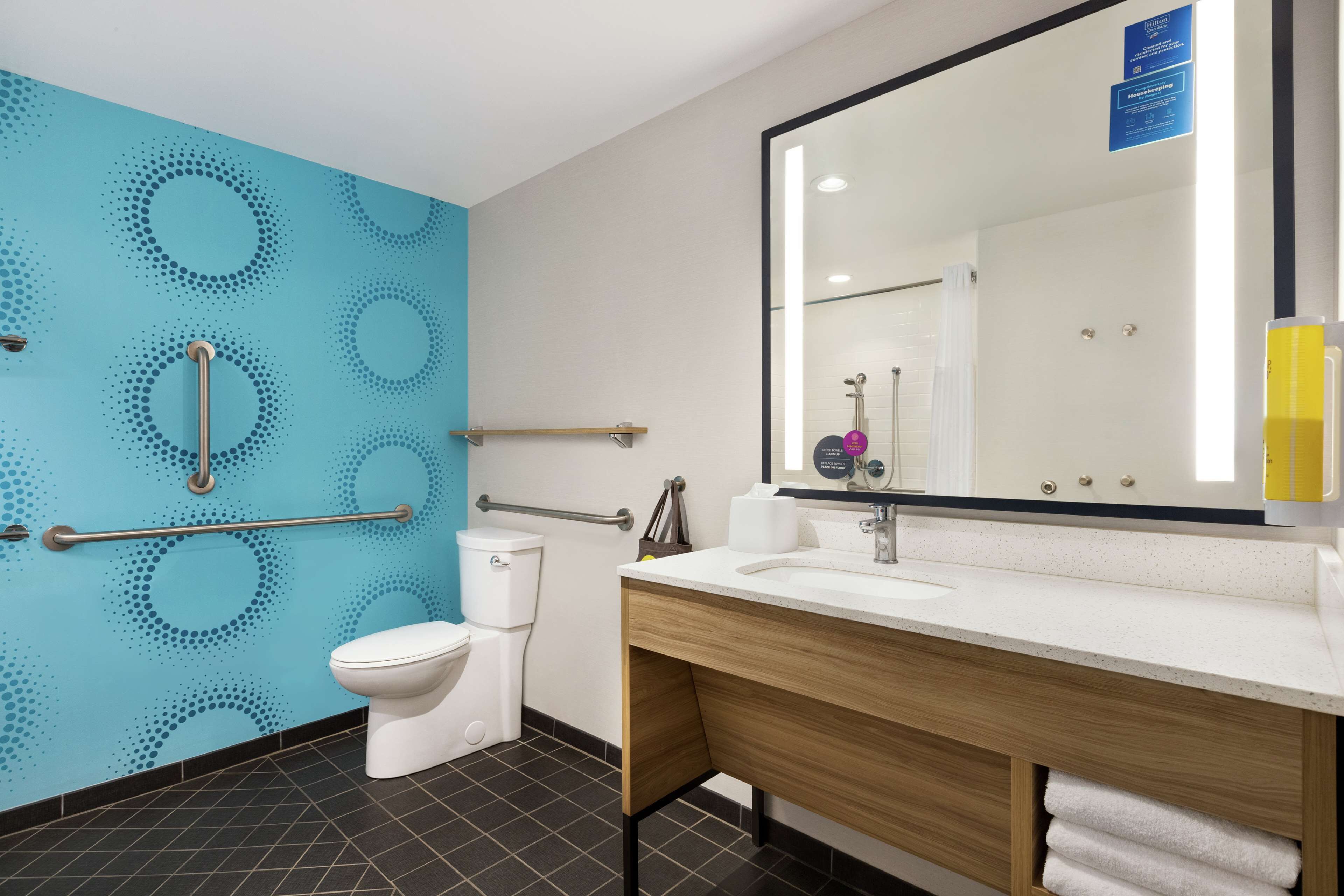 room, 2 queen beds, accessible (roll-in shower) | bathroom