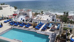 Outdoor pool, a heated pool - Beachfront/oceanfront suite in beautiful resort with kitchen/2 Bedrooms (Fort Lauderdale)