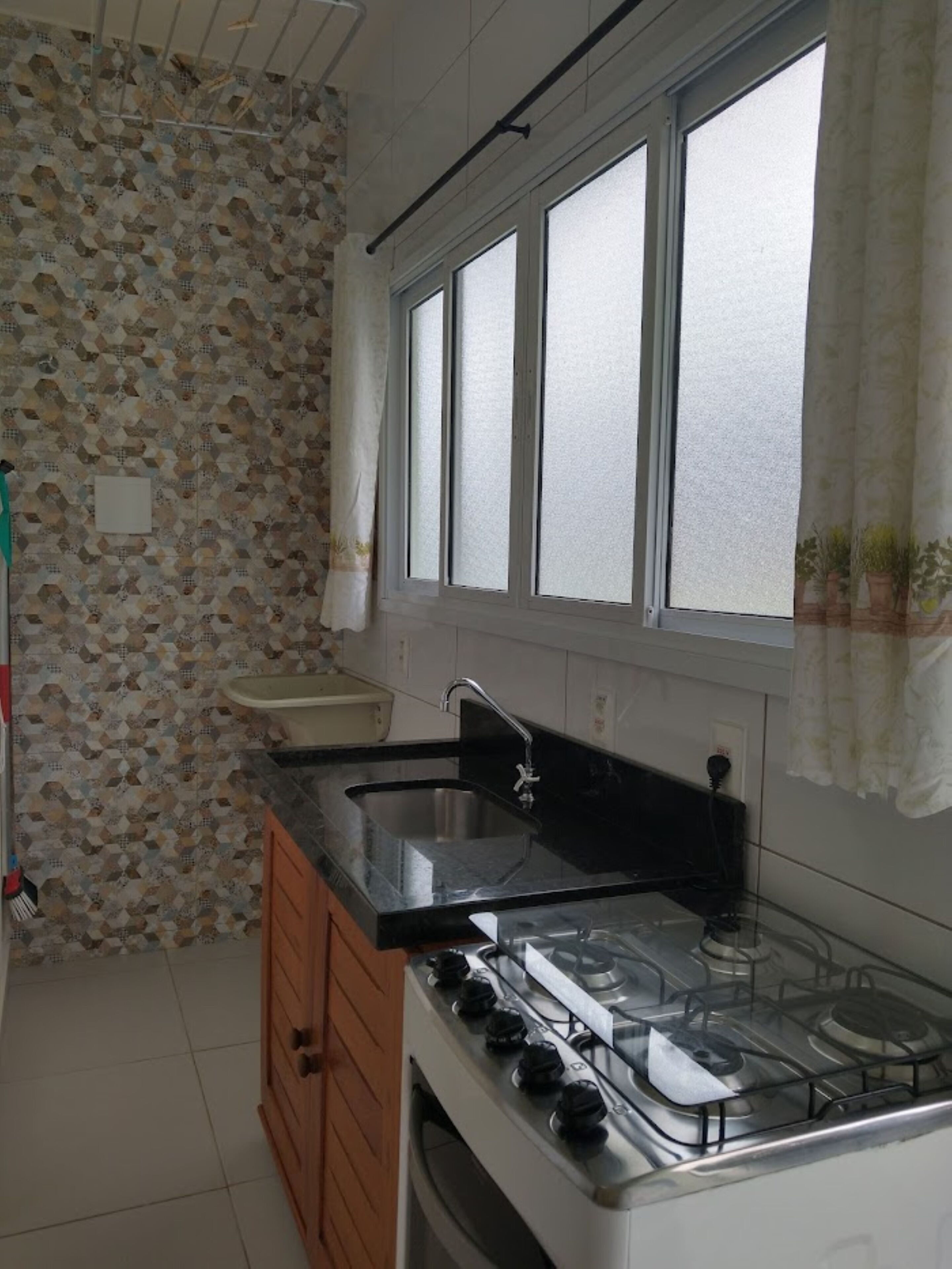 Apartment with 1 bedroom, furnished, swimming pool, playground and barbecue.