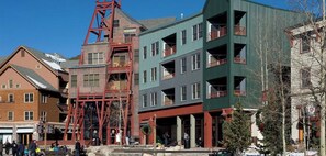 Exterior - Amazing 2 Bedroom Condo, 2 min walk to Gondola! (Keystone)