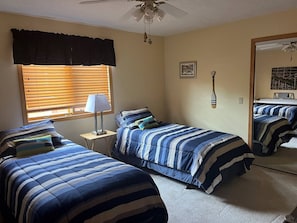 3 habitaciones, tabla de planchar con plancha, wifi y ropa de cama 