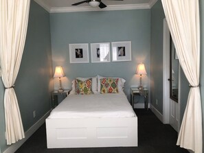 1 habitación, escritorio, tabla de planchar con plancha y wifi 