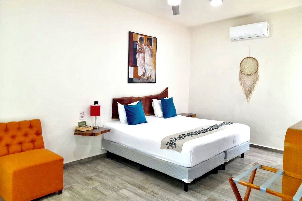 Standard Room, 1 King Bed