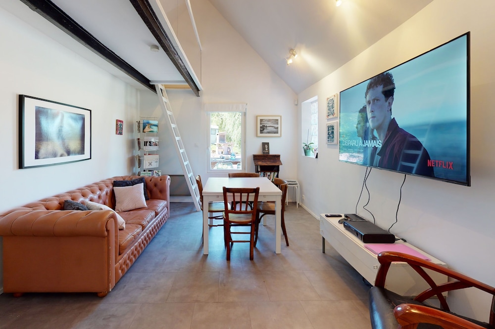 Accommodation for 5 people in the countryside with heated swimming pool in summer