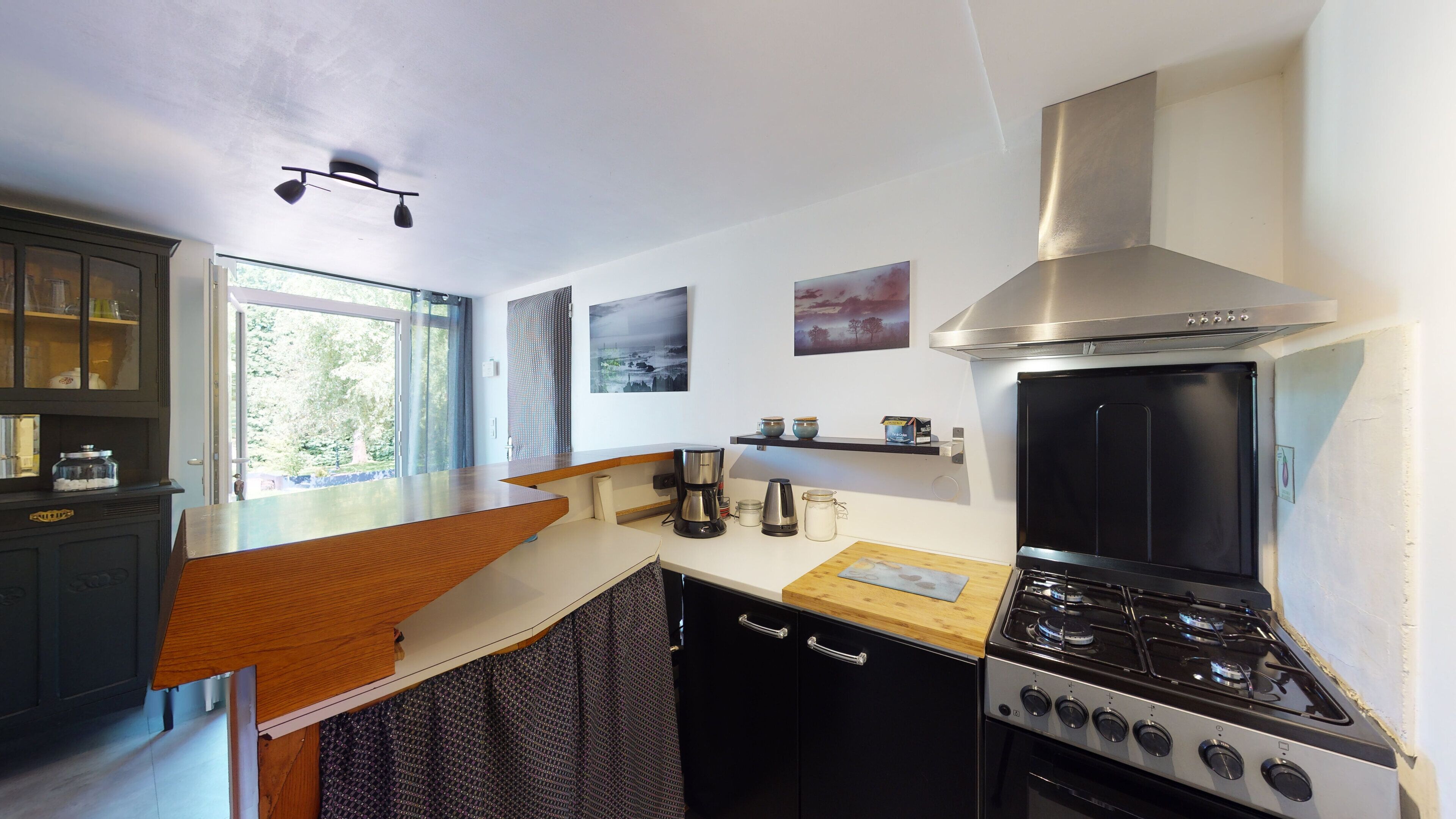 Accommodation for 5 people in the countryside with heated swimming pool in summer