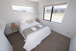 4 habitaciones, tabla de planchar con plancha, wifi y ropa de cama