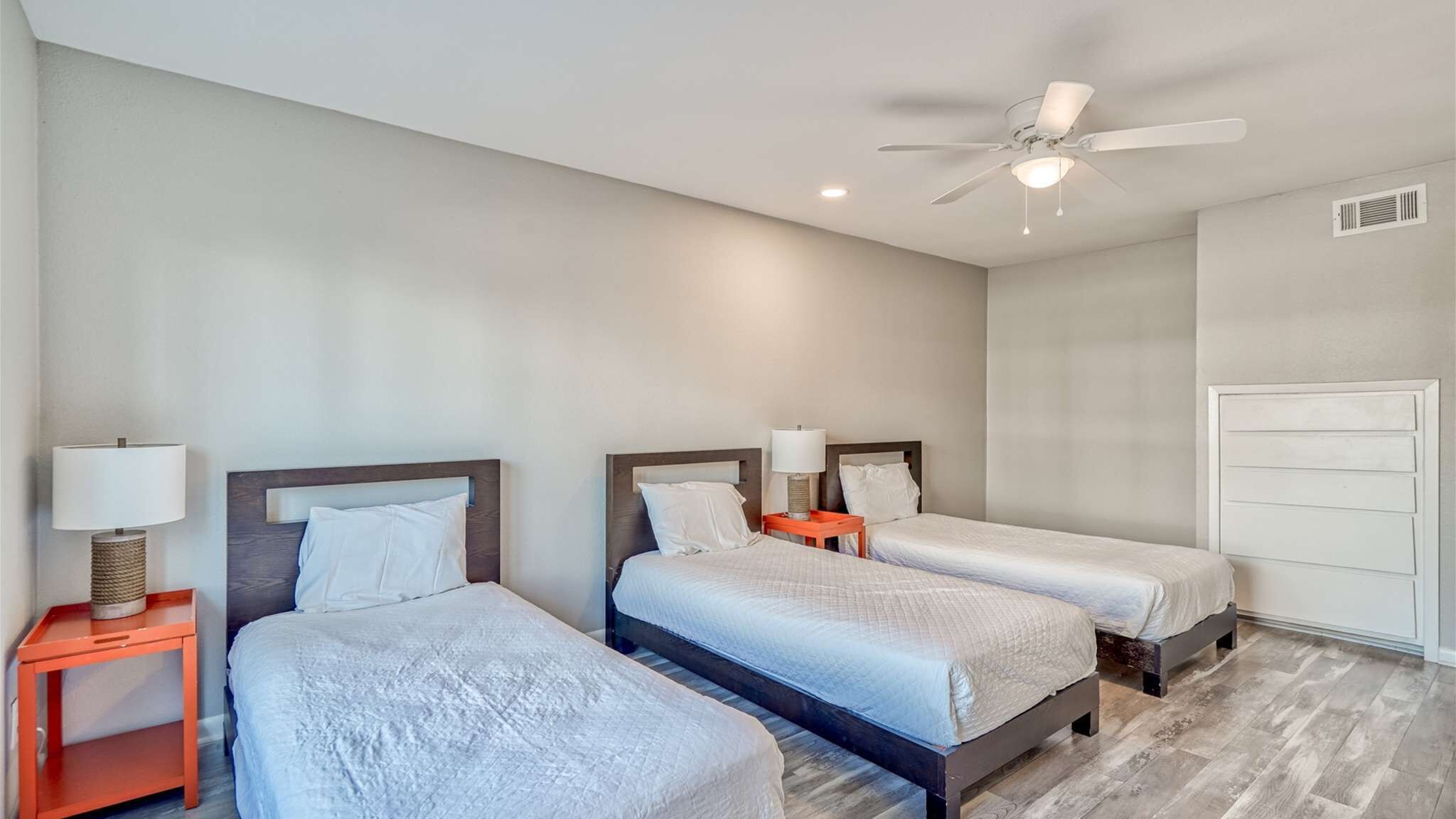 3 soverom, strykejern/-brett, wi-fi og sengetøy