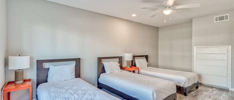 3 habitaciones, tabla de planchar con plancha, wifi y ropa de cama