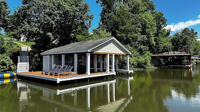 6000sf Luxury Home on Main Lake Cove – minutes off I-85