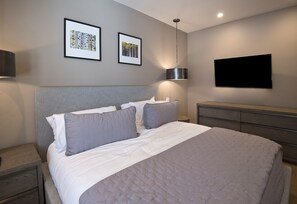 3 bedrooms, desk, iron/ironing board, WiFi