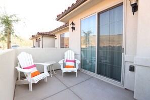 Terrace/patio - Waterpark Retreat w/ lazy river, pickleball court (Washington)