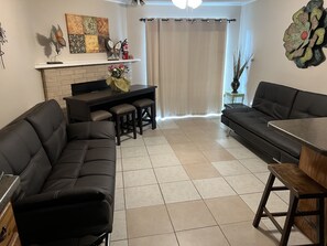 Smart TV, printers - Hot Spot on Comal River. Best Location in Town.  (New Braunfels)