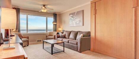 Una televisión, una oficina