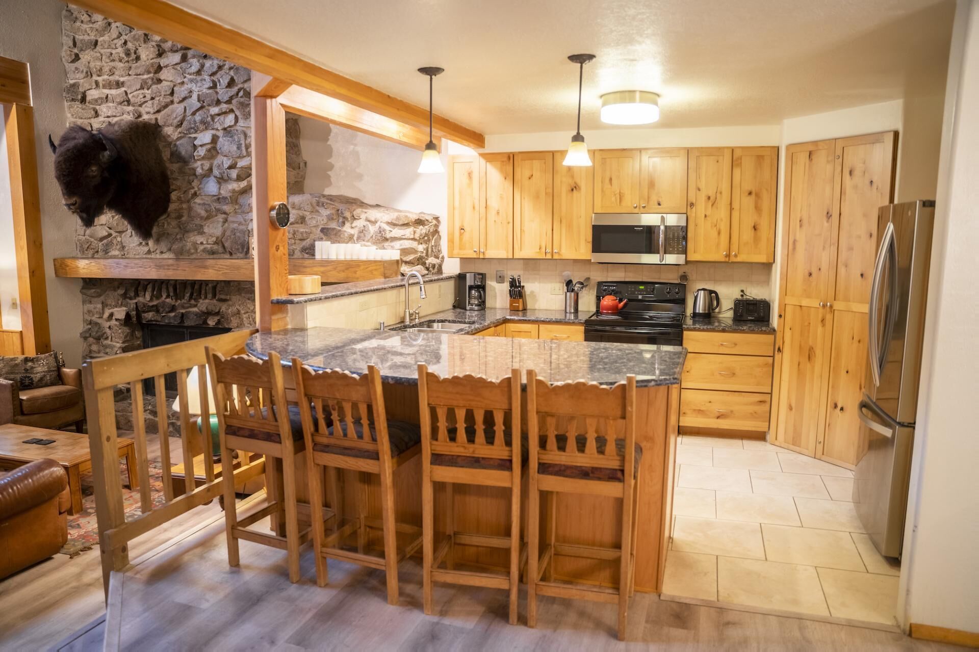 Thanksgiving Availability! Spacious Retreat with Wifi, short walk to base area