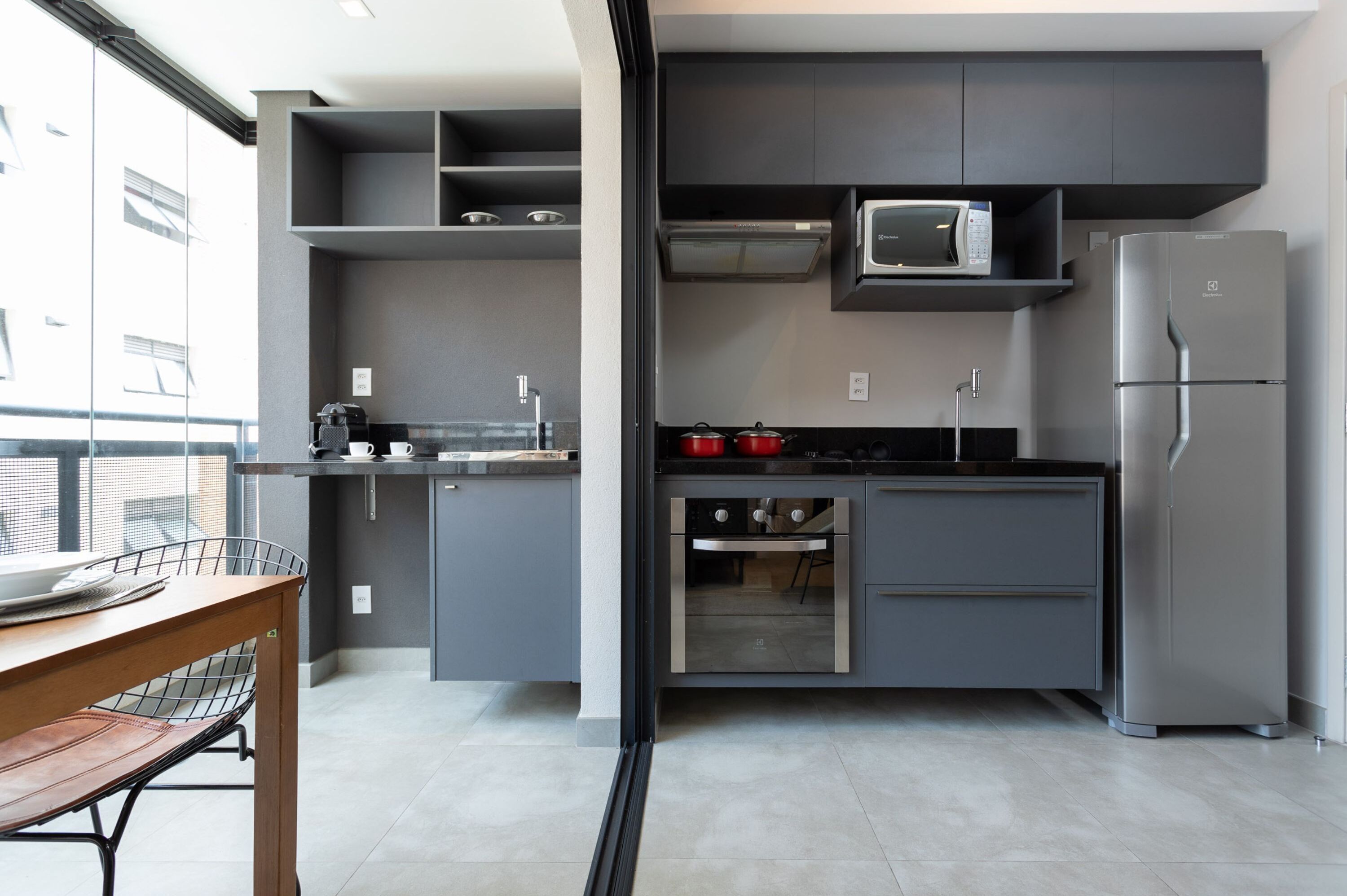 Departamento estándar | Cocina privada | Refrigerador con congelador, microondas y parrilla de estufa 