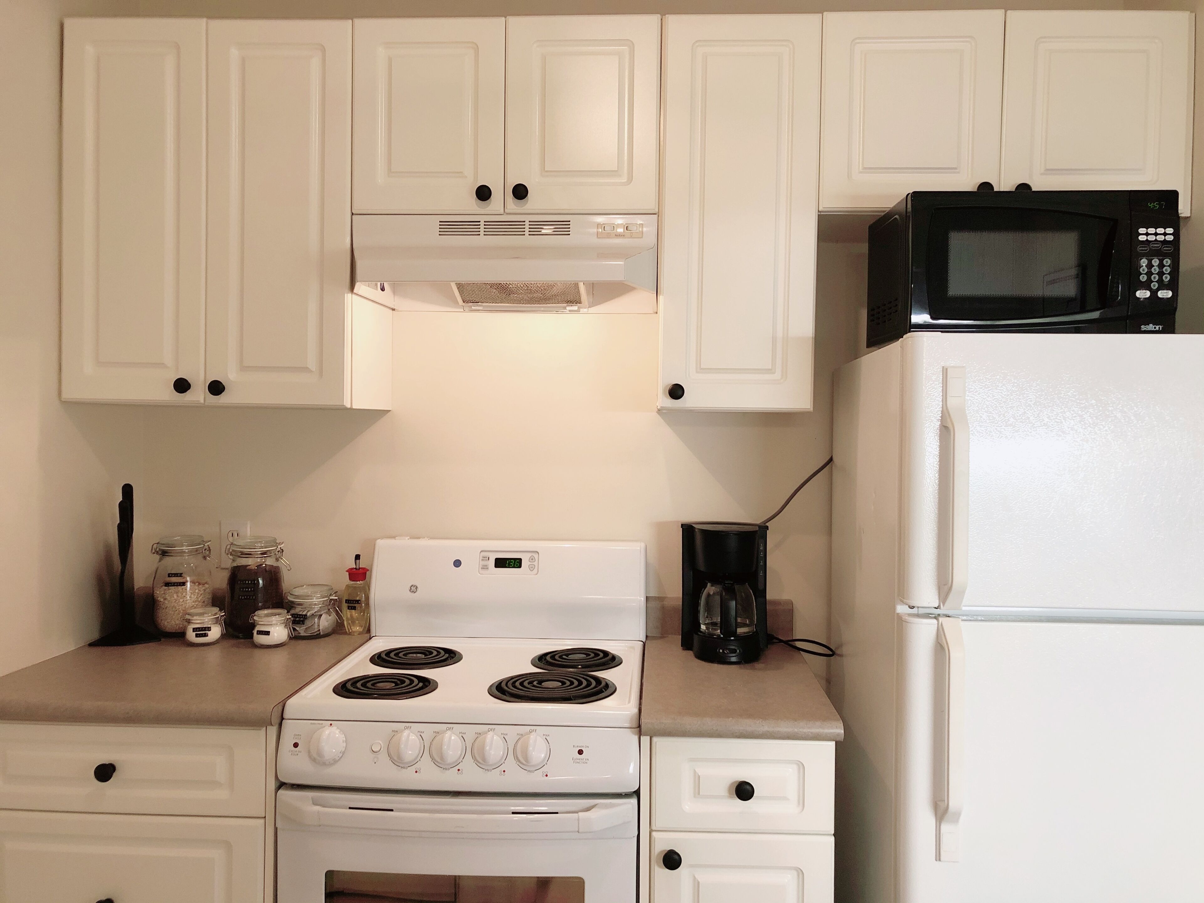 ✰Steps to Harrison Lake| Kitchen | FREE Parking ✰