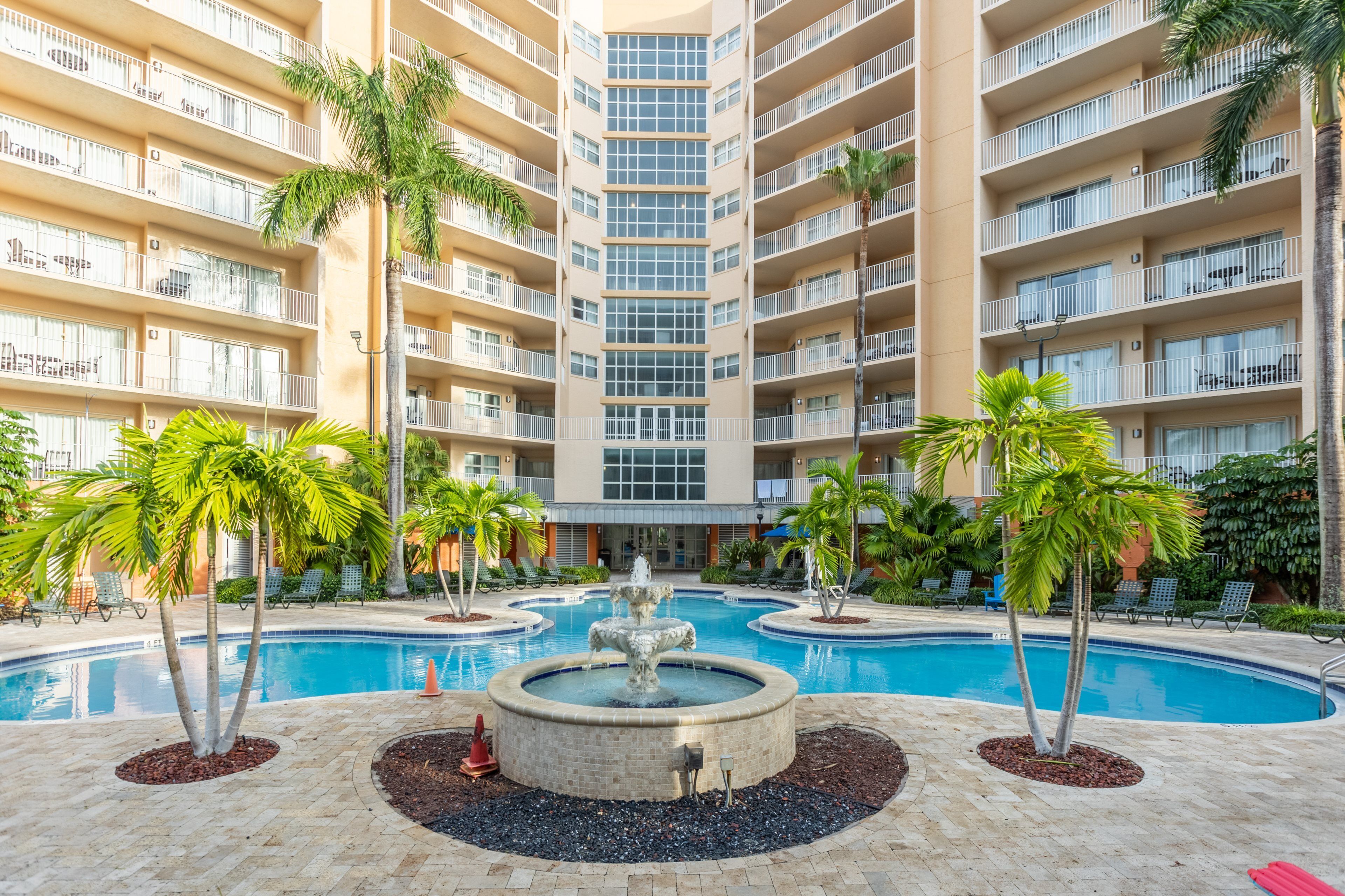 Wyndham Palm-Aire - Huge 2 Bedroom Condo