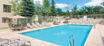 Taos | Couples Ski Getaway | Hot Tub + Mountains