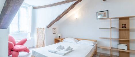 1 chambre, fer et planche à repasser, Wi-Fi, draps fournis