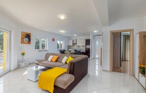 TV, fotballspill og bordtennis