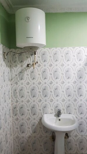 Baignoire, papier toilette