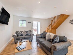 TV - 3 bedroom accommodation in Trevor, near Llangollen (Trevor, near Llangollen)