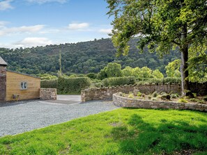 Property grounds - 3 bedroom accommodation in Trevor, near Llangollen (Trevor, near Llangollen)