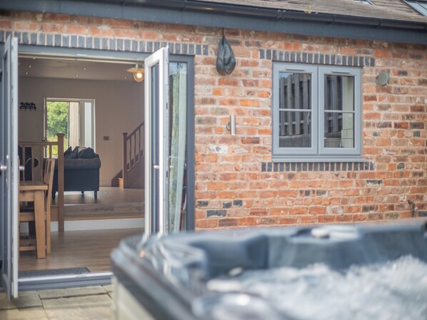 Terrace/patio - 3 bedroom accommodation in Trevor, near Llangollen (Trevor, near Llangollen)
