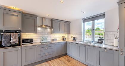 4 bedroom accommodation in Trevor, near Llangollen