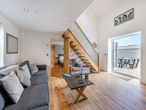 TV - 4 bedroom accommodation in Trevor, near Llangollen (Trevor, near Llangollen)