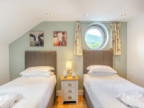 4 makuuhuonetta, ilmainen Wi-Fi, vuodevaatteet, pääsy pyörätuolilla