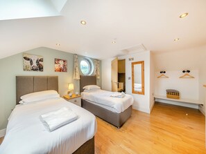 4 bedrooms, free WiFi, bed sheets, wheelchair access - 4 bedroom accommodation in Trevor, near Llangollen (Trevor, near Llangollen)