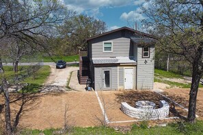 Exterior - Downtown Round Rock Getaway Perfect for Couples (Round Rock)