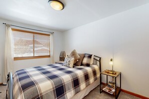 1 bedroom, iron/ironing board, internet, bed sheets