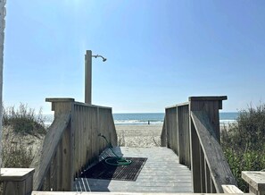 On the beach - Captain's Walk III 1D - Oceafront in Garden City Beach, SC (Garden City)